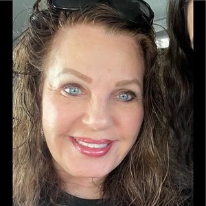 Meet your Posher, Ronni